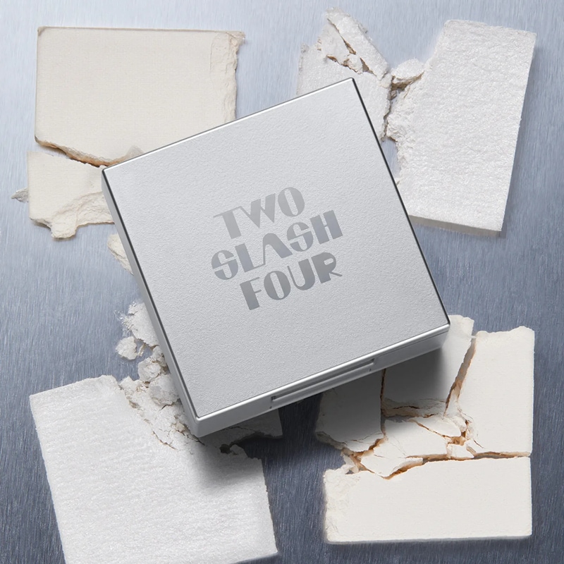 TWO SLASH FOUR Strobing Face Cube #White